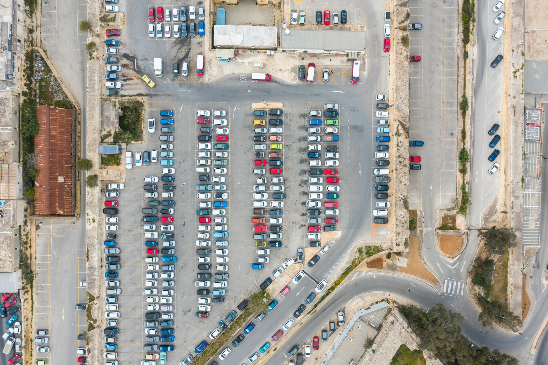 Enhancing Fleet Operations: Vehicle Tracking Systems in Mexico and Bahamas